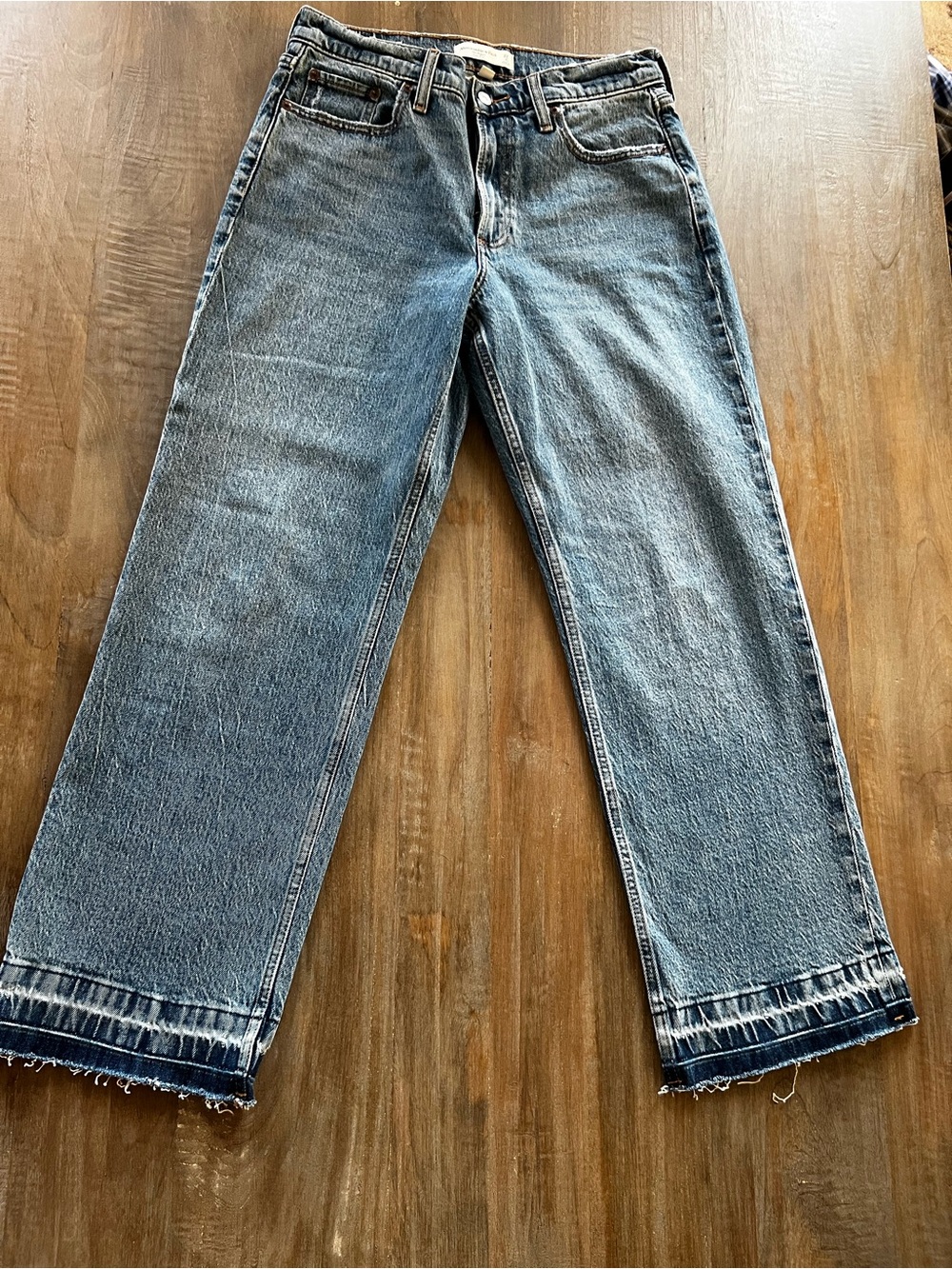 Abercrombie & Fitch Womens Baggy low rise Straight-Leg Washed Blue Jeans